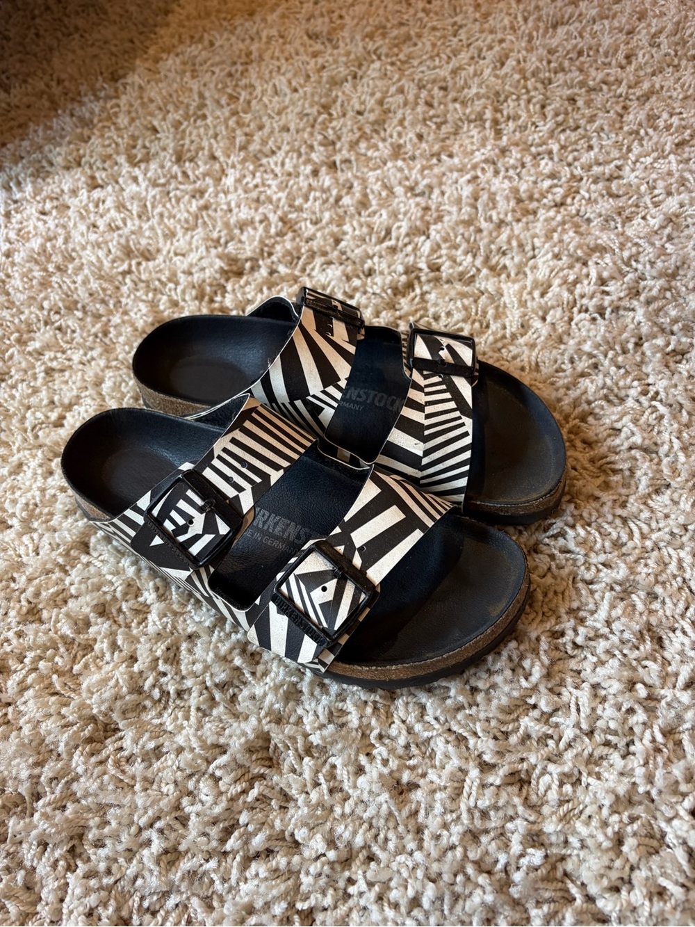 Birkenstock Arizona Sandal Black / White